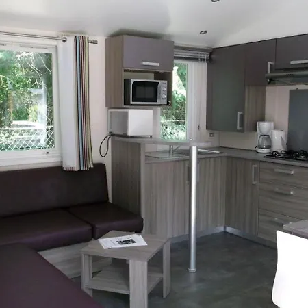 אתר קמפינג De La Foret Seasonova 3*