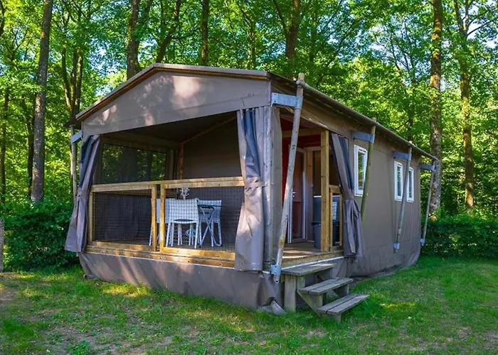 مكان تخييم De La Foret Seasonova 3*